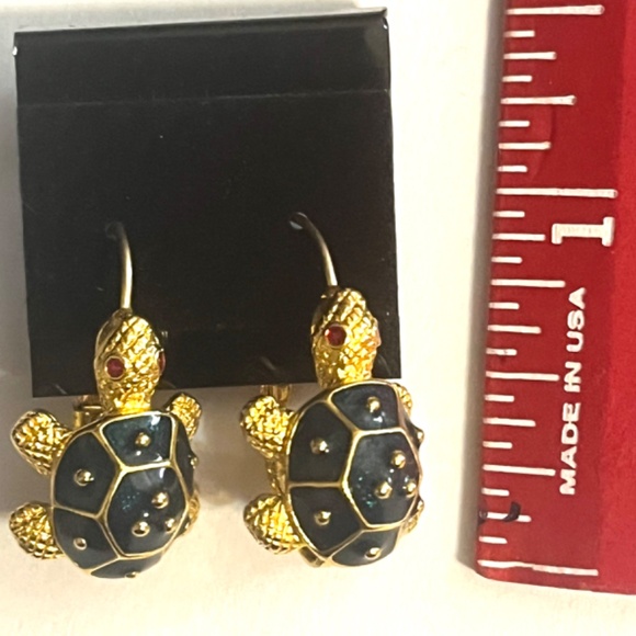 Kenneth Jay Lane Turtle Earrings - Picture 3 of 4